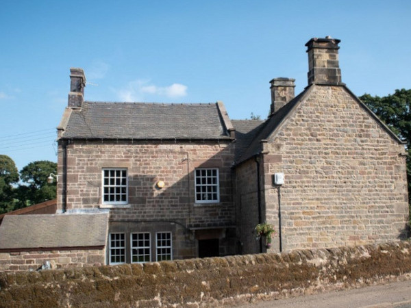 Manor Farm Sheen - Farmhouse